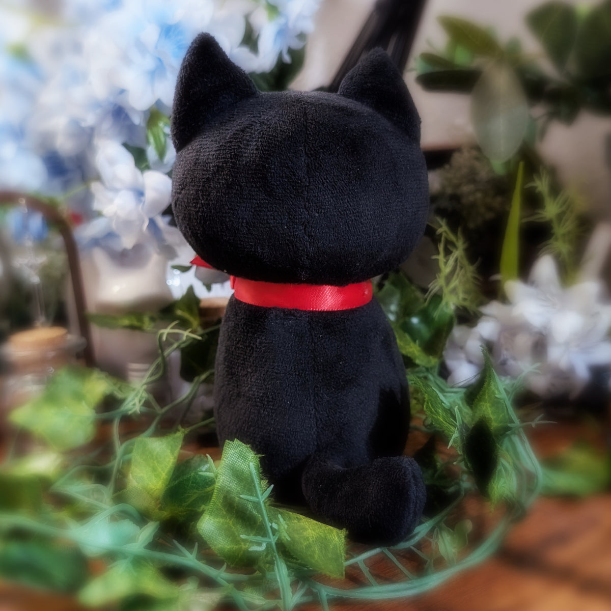 Black Cat Familiar Shoulder Magnet Plush